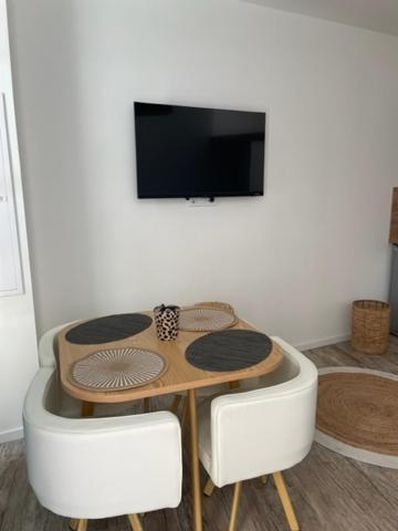 Apartment Cap Esterel, T2 Vue 4 Couchages Adapte Pmr Saint-Raphael (Var)